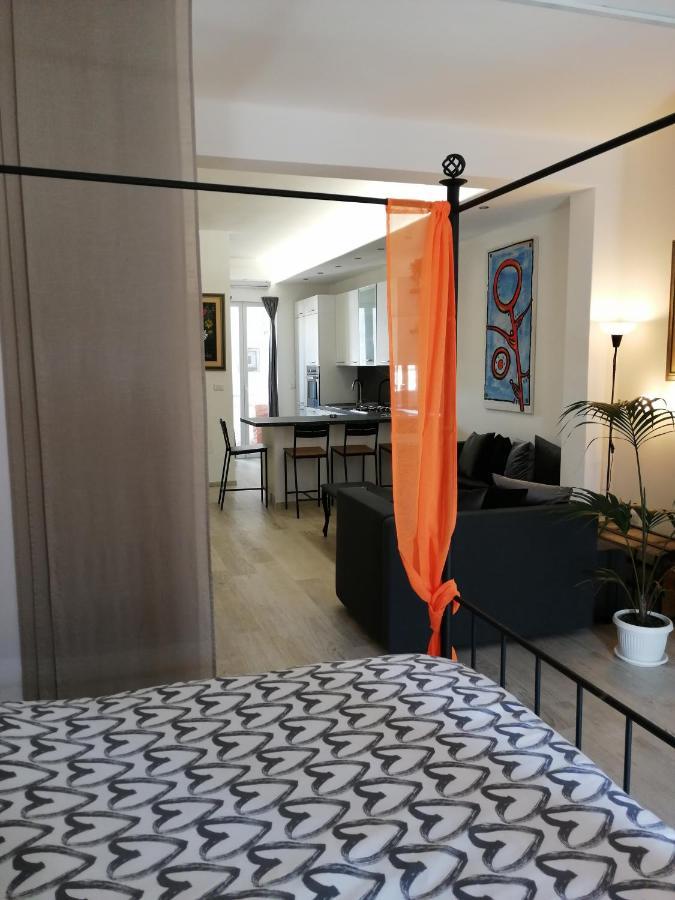 Love Mirrors And Flowers - Affitti Brevi Italia Διαμέρισμα Μπάρι Εξωτερικό φωτογραφία